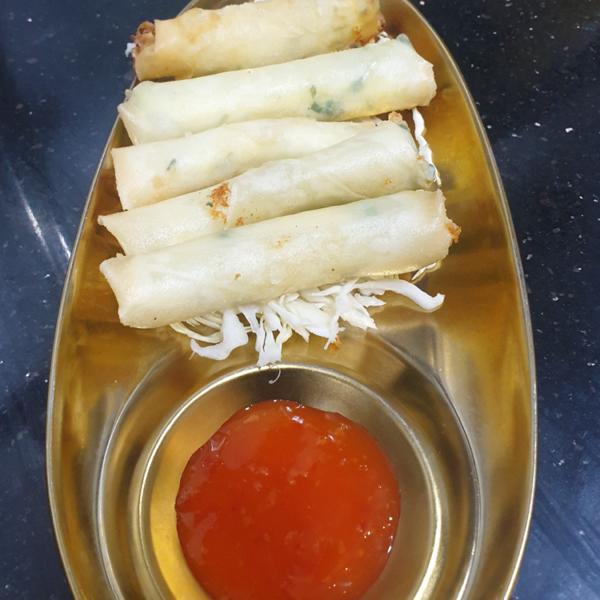 enjoy the best of starters at the best restaurant in Ikeja. Our cheese roll is delicious for you.