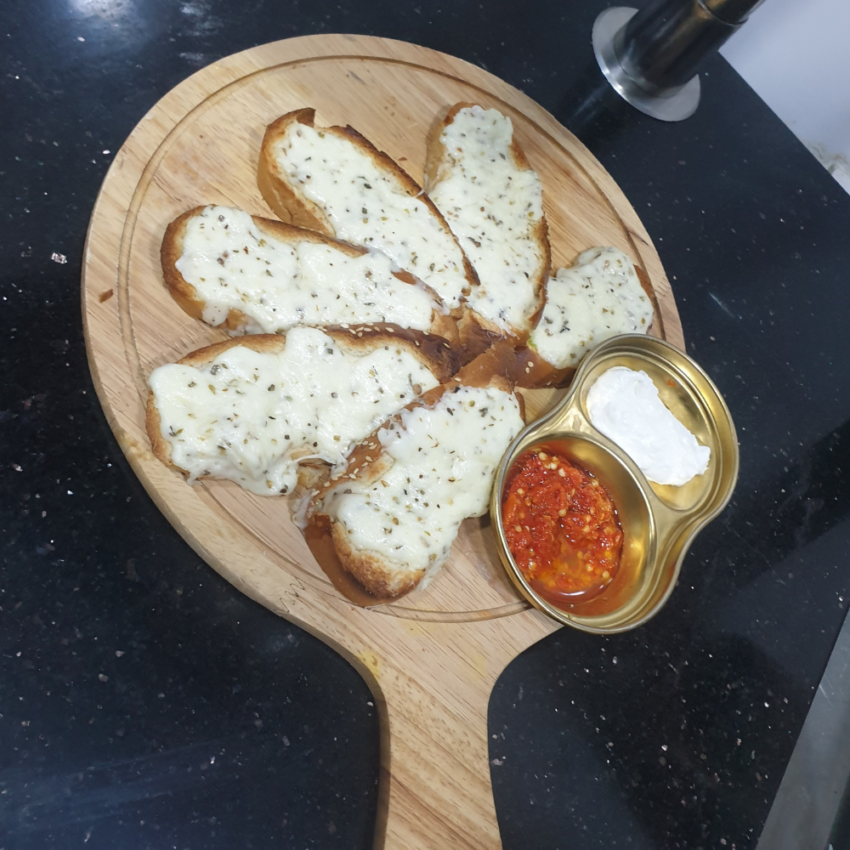 Garlic cheese bread is a hot appetizer at bobs diner restaurant