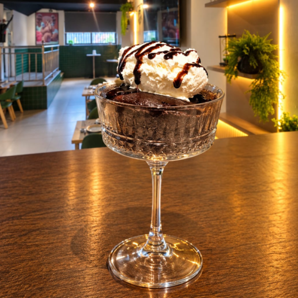 Midnight Bliss (Oreo fudge , topped with ice cream)